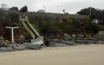 Foto denuncia de la playa de ISLA en Cantabria junto al Cabo de Ajo. El camping